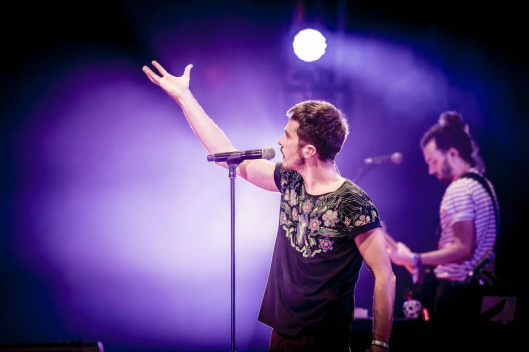 Pucho, cantante de Vetusta Morla, durante su concierto en el Low Festival. Pucho, cantante de Vetusta Morla, durante su concierto en el Low Festival.