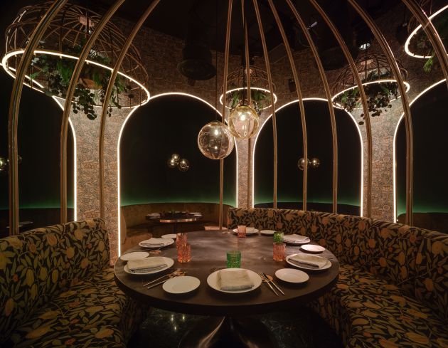 Una de las ‘jaulas’ de la zona del espacio gastronómico en las que se sirven tres menús degustación. Una de las ‘jaulas’ de la zona del espacio gastronómico en las que se sirven tres menús degustación.