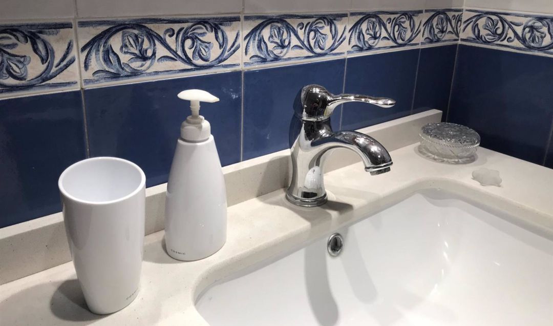 Un grifo de agua. Un grifo de agua.