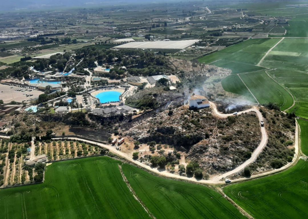 Imagen aérea del incenidio forestal de este sábado en Cullera. Imagen aérea del incenidio forestal de este sábado en Cullera.