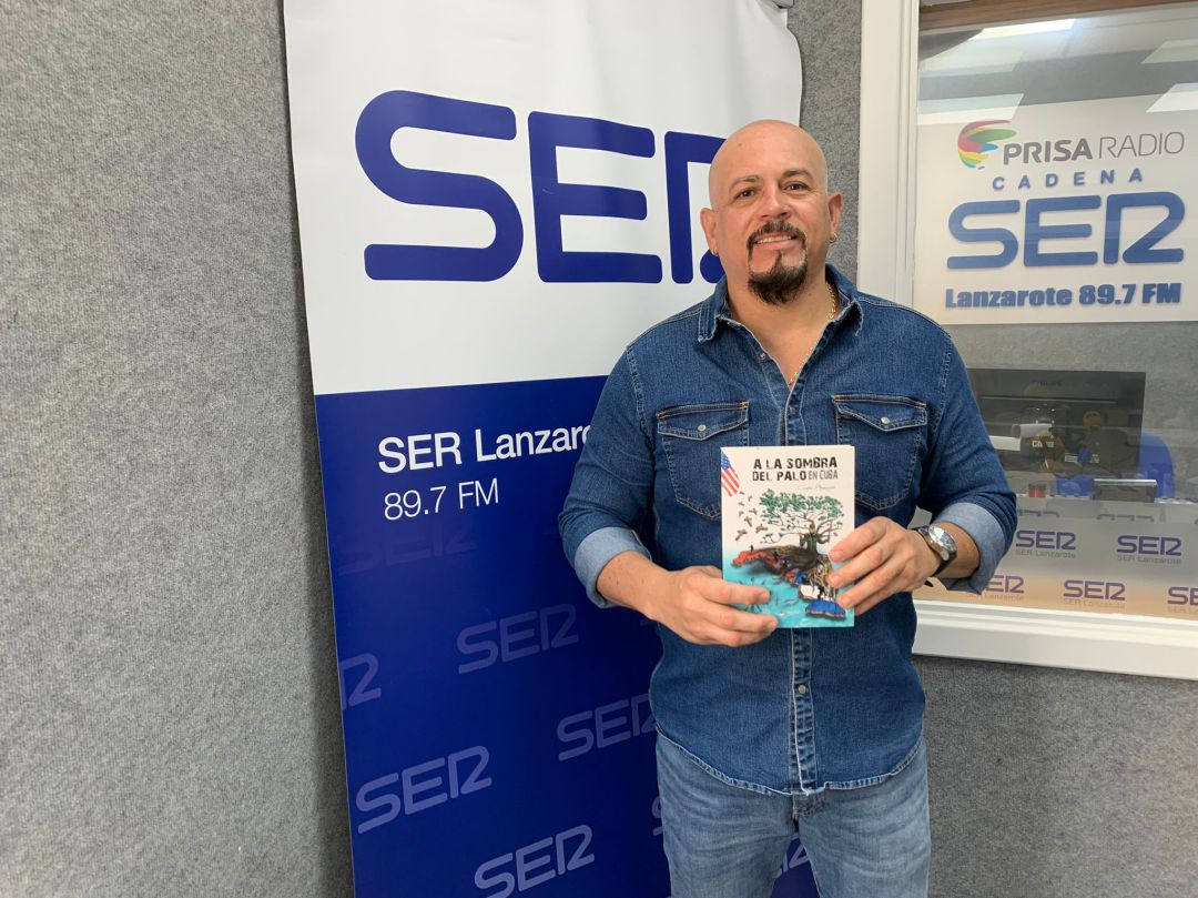 El percusionista y escritor Carlos Almaguer presenta su primera novela en SER Lanzarote. El percusionista y escritor Carlos Almaguer presenta su primera novela en SER Lanzarote.