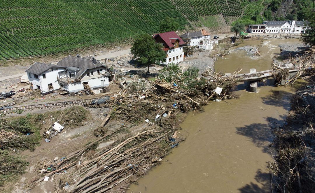 Las inundaciones en Alemania y Bélgica causan estragos materiales y cientos de muertos. Las inundaciones en Alemania y Bélgica causan estragos materiales y cientos de muertos.