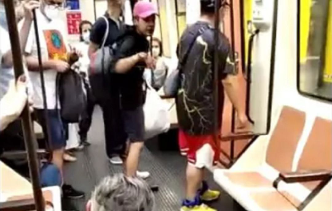 El joven tras agredir a un sanitario en el Metro de Madrid. El joven tras agredir a un sanitario en el Metro de Madrid.