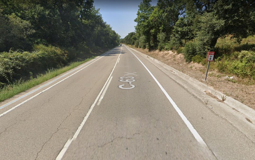 Punto del accidente en el km 6 de la C-63 cerca de Vidrieres, Girona. Punto del accidente en el km 6 de la C-63 cerca de Vidrieres, Girona.