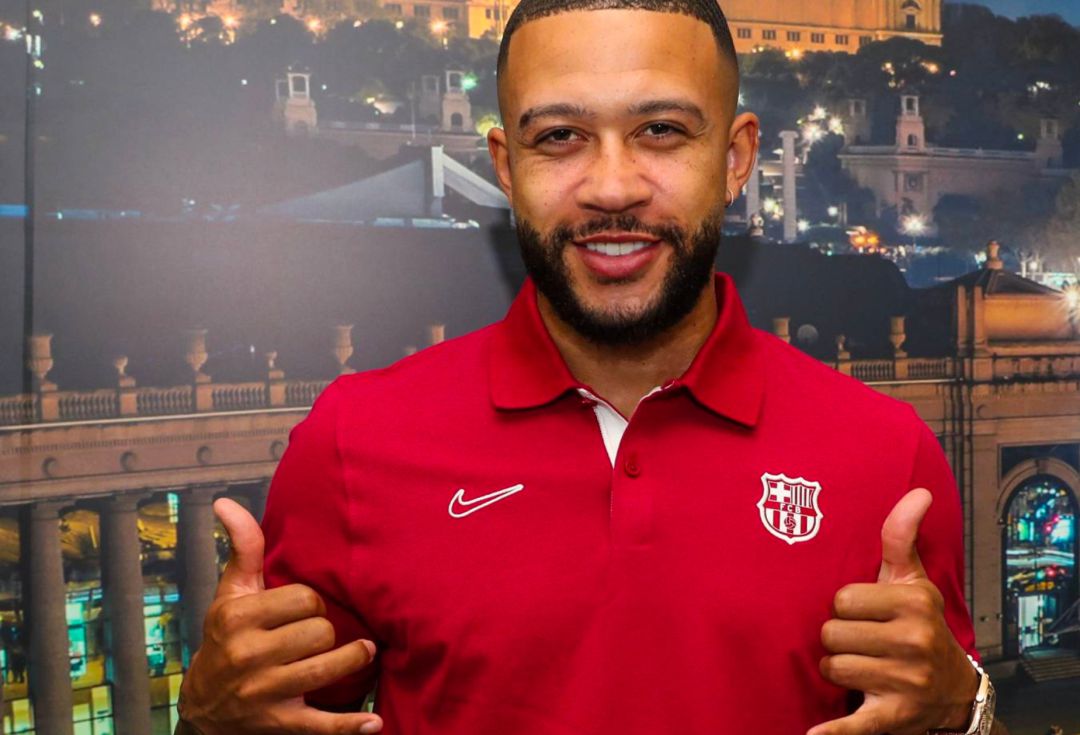 Depay ha llegado este lunes a Barcelona para pasar el reconocimiento médico. Depay ha llegado este lunes a Barcelona para pasar el reconocimiento médico.