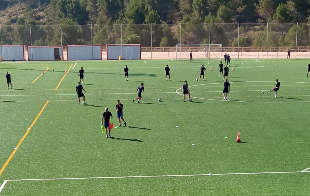 Parras trabaja con 20 jugadores del primer equipo Parras trabaja con 20 jugadores del primer equipo