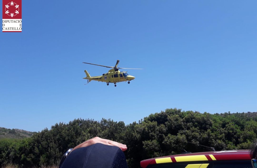 Imagen de la intervención de los bomberos. Imagen de la intervención de los bomberos.