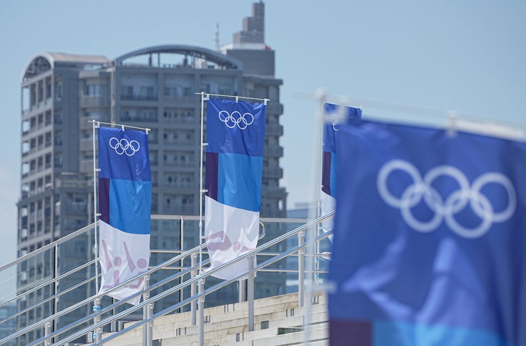19 July 2021, Japan, Tokyo: Flags with the Olympic rings are seen in front of a building in Tokyo. Tokyo 2020 Olympic Games will be held from 23 July to 8 August 2021. Photo: Michael Kappele dpa
19 July 2021, Japan, Tokyo: Flags with the Olympic rings are seen in front of a building in Tokyo. Tokyo 2020 Olympic Games will be held from 23 July to 8 August 2021. Photo: Michael Kappele dpa