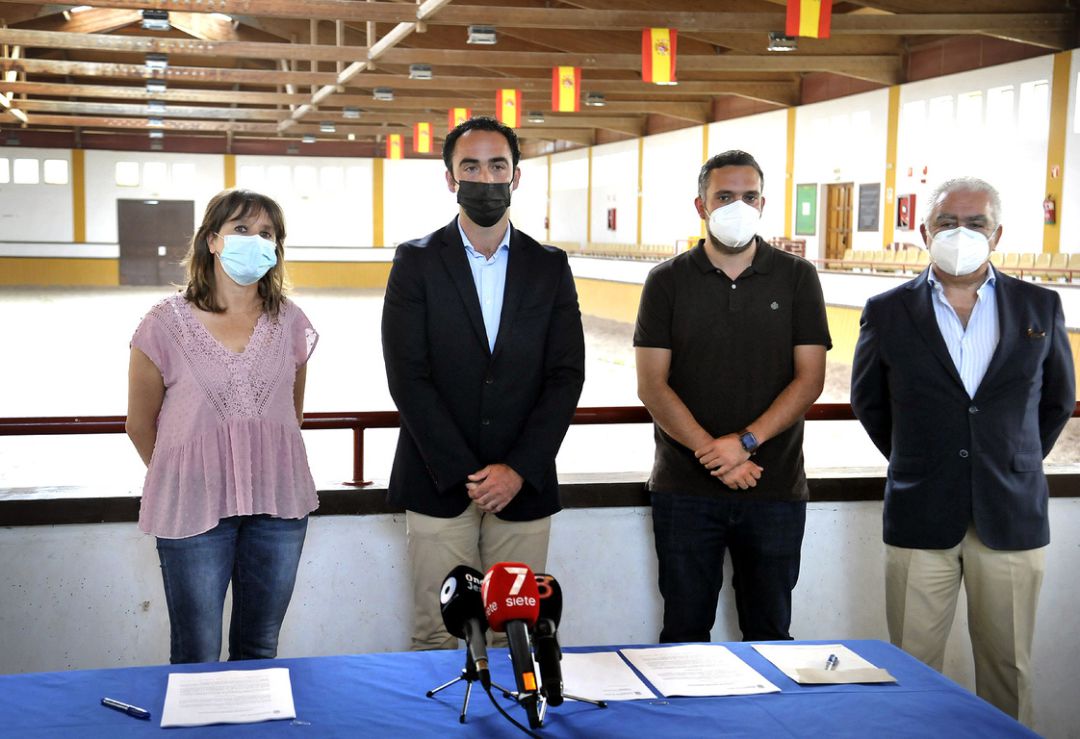 Firmado el acuerdo para la explotación del Centro Ecuestre de Chapín Firmado el acuerdo para la explotación del Centro Ecuestre de Chapín