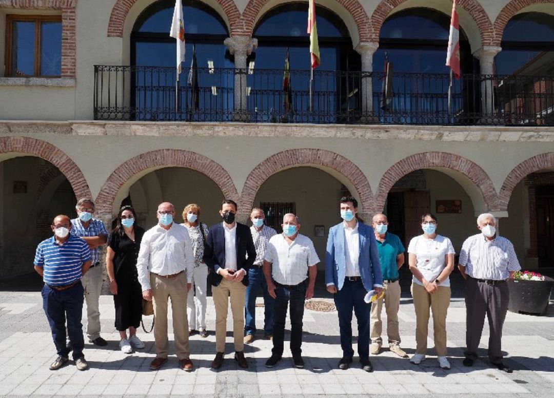 Reunión de Conrado Íscar, presidente de la Diputación de Valladolid, con los CEAS de la provincia Reunión de Conrado Íscar, presidente de la Diputación de Valladolid, con los CEAS de la provincia