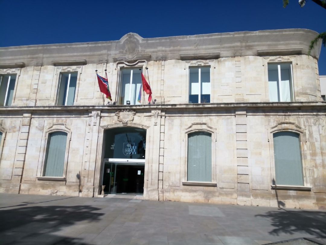 Fachada del Ayto. de San Fernando de Henares. Fachada del Ayto. de San Fernando de Henares.
