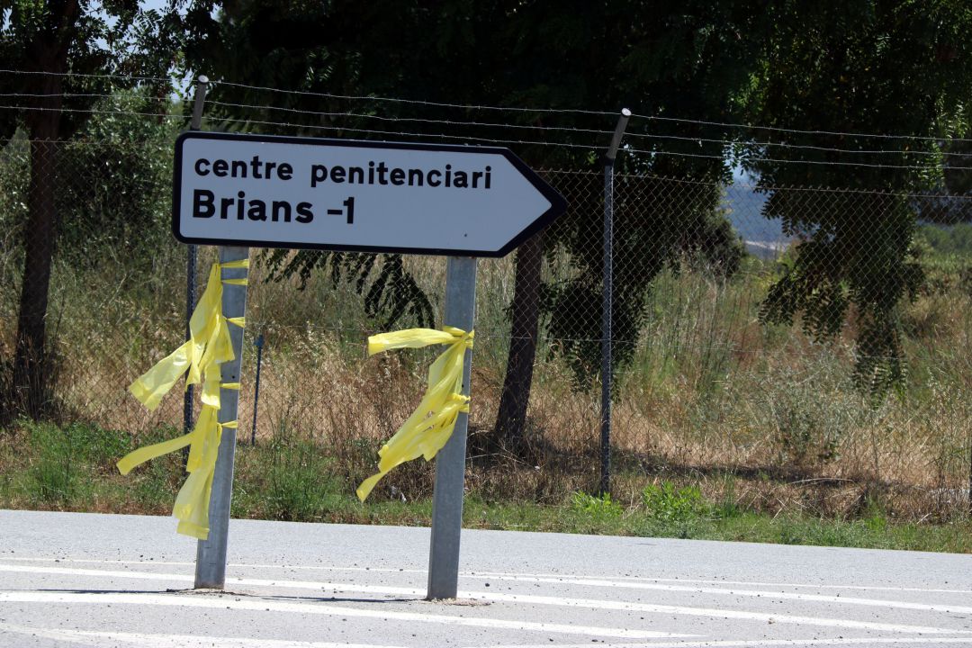Les queixes contra la directora de la presó, Gabriela Redondo, han vingut de funcionaris de Brians 1 i també del col·lectiu Marea Blava Les queixes contra la directora de la presó, Gabriela Redondo, han vingut de funcionaris de Brians 1 i també del col·lectiu Marea Blava