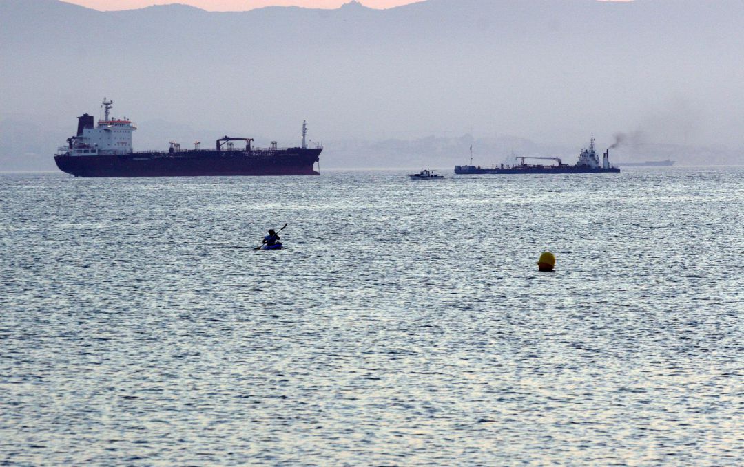 Tráfico marítimo en el Estrecho de Gibraltar. Tráfico marítimo en el Estrecho de Gibraltar.