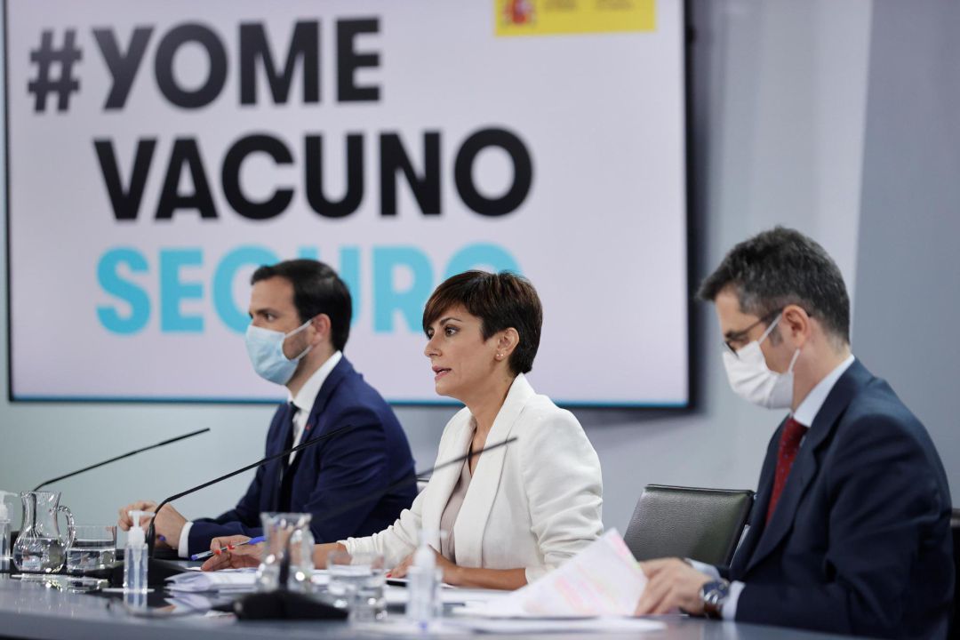 La ministra de Política Territorial y portavoz del Gobierno, Isabel Rodríguez; el ministro de la Presidencia, Relaciones con las Cortes y Memoria Democrática, Félix Bolaños (d), y el ministro de Consumo, Alberto Garzón (i), durante la rueda de prensa posterior a la reunión del Consejo de Ministros. La ministra de Política Territorial y portavoz del Gobierno, Isabel Rodríguez; el ministro de la Presidencia, Relaciones con las Cortes y Memoria Democrática, Félix Bolaños (d), y el ministro de Consumo, Alberto Garzón (i), durante la rueda de prensa posterior a la reunión del Consejo de Ministros.