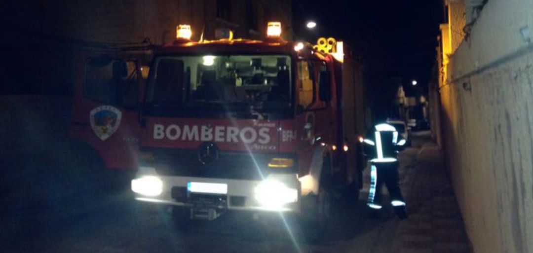 Imagen de archivo de un camión de bomberos Imagen de archivo de un camión de bomberos