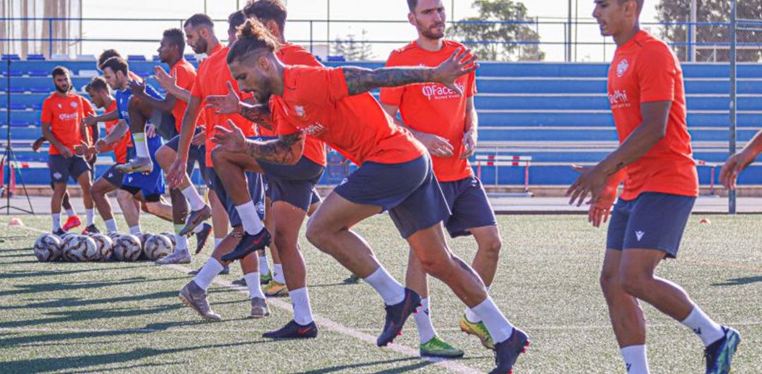 El equipo alicantino de Segunda División RFEF, con vistas a preparar una campaña en la que se ha marcado como objetivo un nuevo ascenso El equipo alicantino de Segunda División RFEF, con vistas a preparar una campaña en la que se ha marcado como objetivo un nuevo ascenso