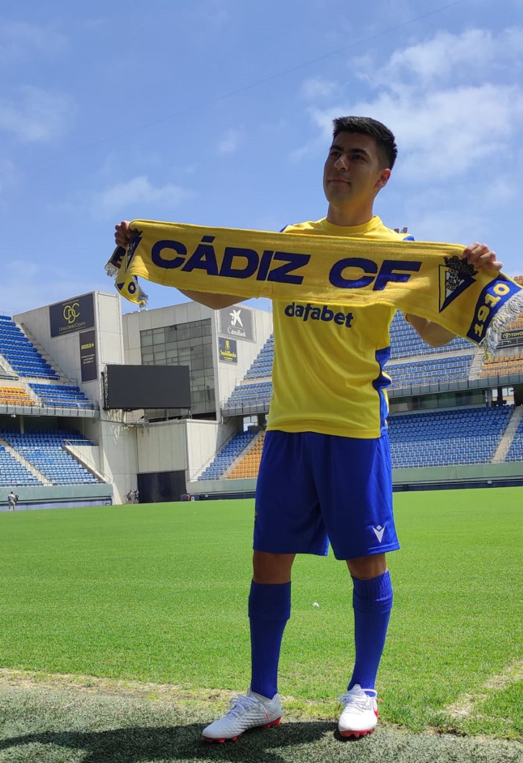 Tomás Alarcón durante su presentación como jugador del Cádiz. Tomás Alarcón durante su presentación como jugador del Cádiz.