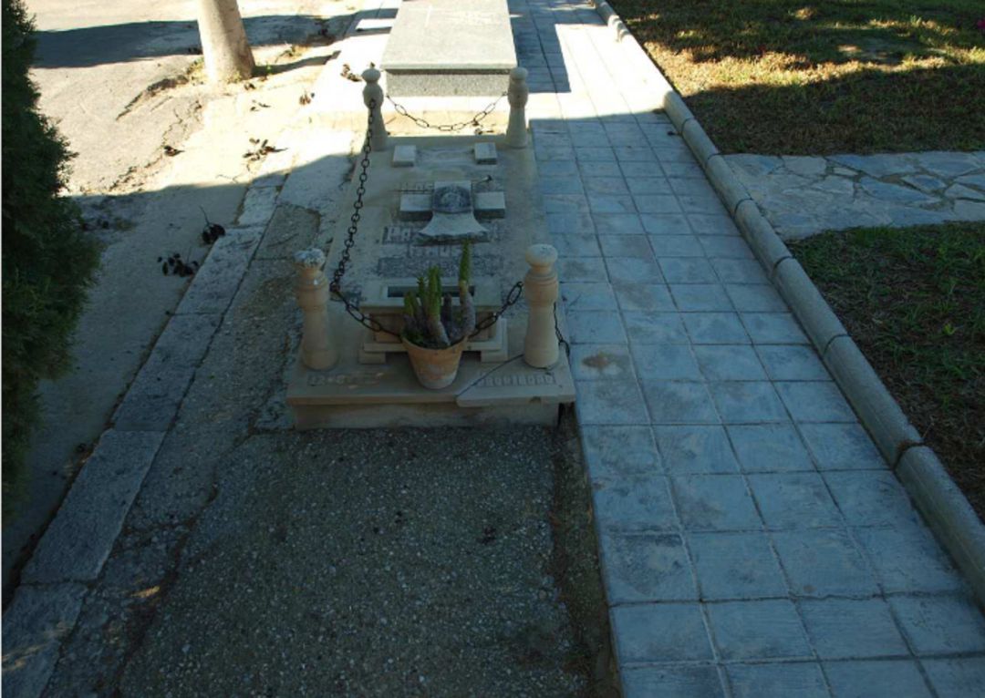 Fosa en el Cementerio de Alicante Fosa en el Cementerio de Alicante