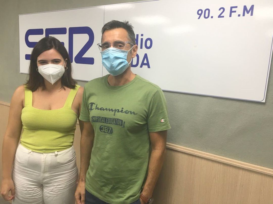 Andrea y Juan Martínez desde Natural Optics Novelda, en Radio Elda Cadena SER Andrea y Juan Martínez desde Natural Optics Novelda, en Radio Elda Cadena SER