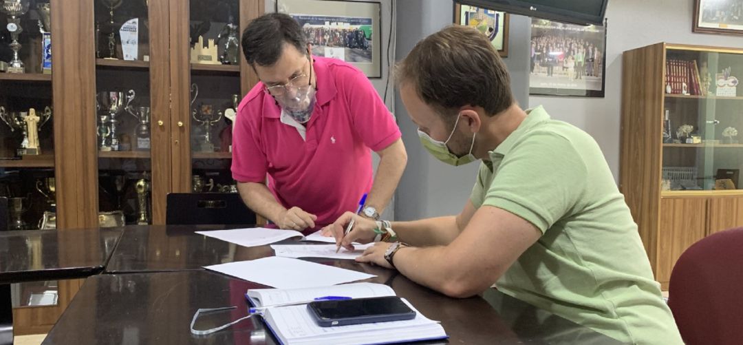 El presidente provincial del PP de Jaén, Erik Domínguez, ha mantenido un encuentro con el director general de Aprosoja, Manuel Martínez. El presidente provincial del PP de Jaén, Erik Domínguez, ha mantenido un encuentro con el director general de Aprosoja, Manuel Martínez.