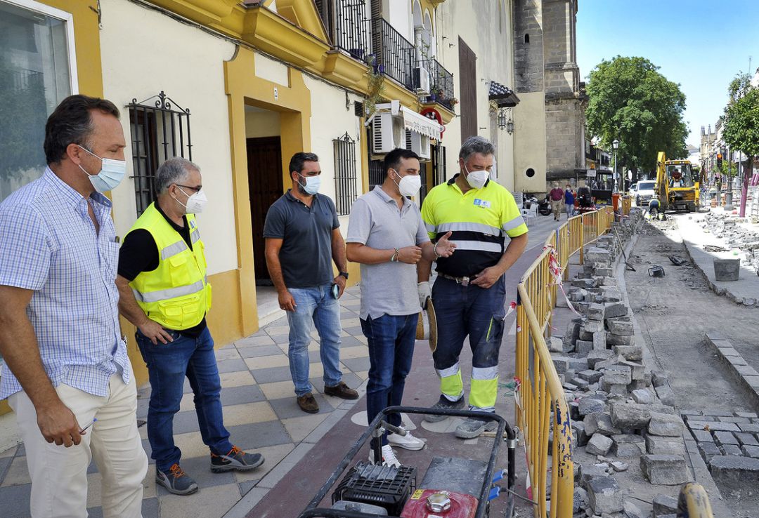 Díaz supervisa las obras en la calle Ponce Díaz supervisa las obras en la calle Ponce