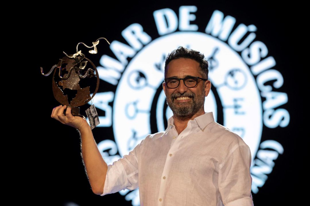 El compositor y cantante uruguayo Jorge Drexler, tras recibir el premio "La Mar de Músicas 2021", antes de su actuación hoy lunes en el Auditorio Paco Martín de Cartagena El compositor y cantante uruguayo Jorge Drexler, tras recibir el premio "La Mar de Músicas 2021", antes de su actuación hoy lunes en el Auditorio Paco Martín de Cartagena