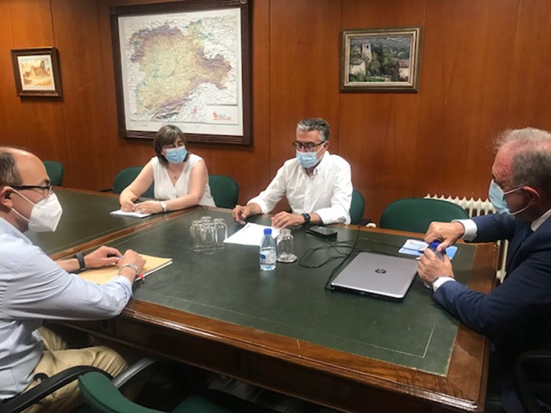 La Junta garantiza al alcalde de Torquemada la continuidad del servicio del Centro de Salud La Junta garantiza al alcalde de Torquemada la continuidad del servicio del Centro de Salud
