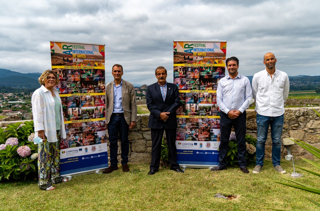 Representantes del Concello de Tui y la Cámara Municipal de Valença en la presentación del I Festival Internacional de Artes de Rúa de la Eurocidade. Representantes del Concello de Tui y la Cámara Municipal de Valença en la presentación del I Festival Internacional de Artes de Rúa de la Eurocidade.