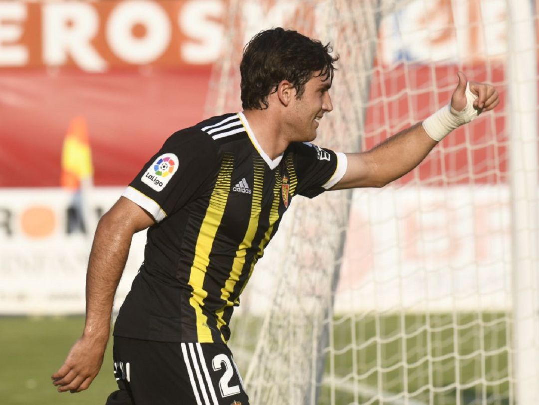 Azón estrenó el dorsal número "20" Azón estrenó el dorsal número "20"