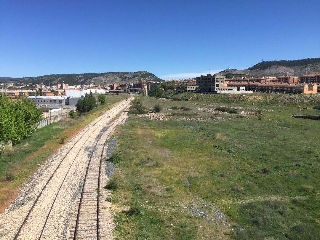 Línea del tren Madrid Cuenca Valencia a su paso por la capital conquense Línea del tren Madrid Cuenca Valencia a su paso por la capital conquense