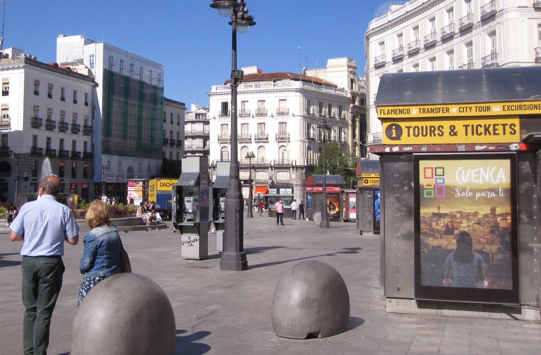 Cartel de promoción turística de Cuenca en la Puerta del Sol de Madrid. Cartel de promoción turística de Cuenca en la Puerta del Sol de Madrid.