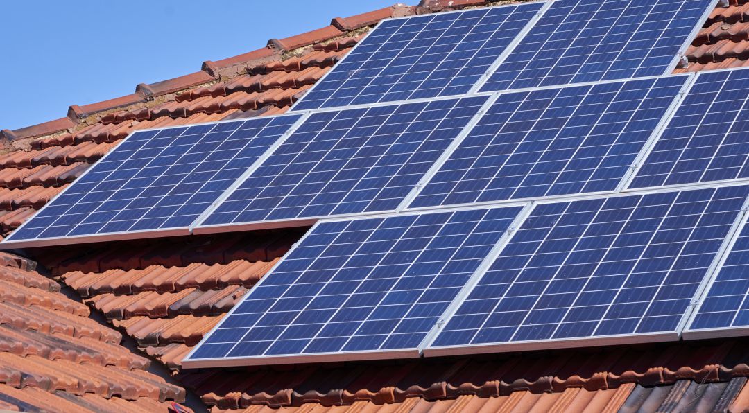 Una de las actuaciones subvencionables puede ser la instalación de paneles solares para autoconsumo Una de las actuaciones subvencionables puede ser la instalación de paneles solares para autoconsumo