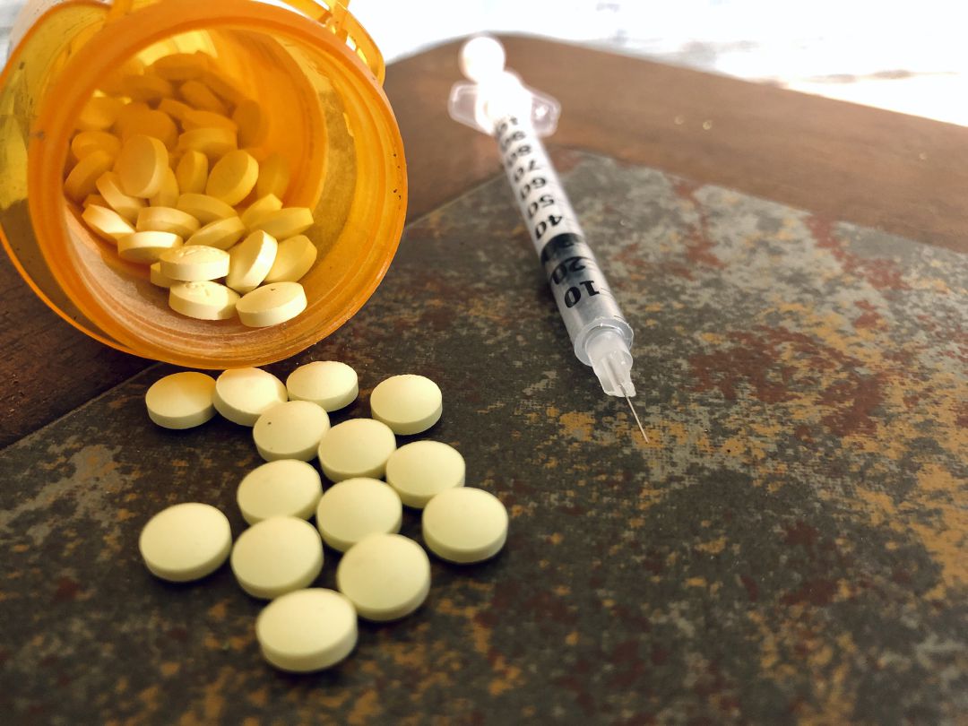 En 2020, según datos del Centro Nacional de Estadísticas de Salud, murieron más de 93.000 personas por sobredosis de medicamentos. En 2020, según datos del Centro Nacional de Estadísticas de Salud, murieron más de 93.000 personas por sobredosis de medicamentos.