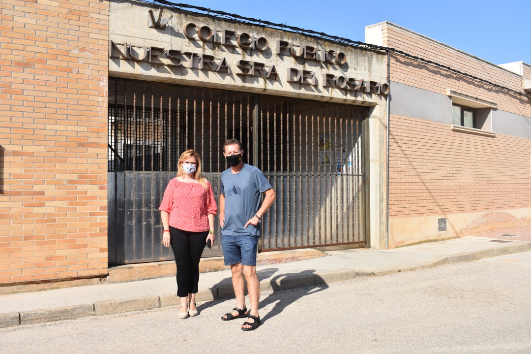 La delegada de la Junta en Cuenca, María Ángeles Martínez y el alcalde de El Picazo, Carlos Pastor. La delegada de la Junta en Cuenca, María Ángeles Martínez y el alcalde de El Picazo, Carlos Pastor.