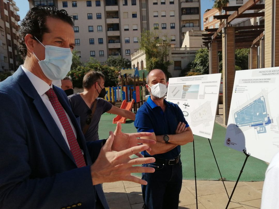 El alcalde de Elda, Rubén Alfaro, en la presentación de la remodelación de la céntrica plaza El alcalde de Elda, Rubén Alfaro, en la presentación de la remodelación de la céntrica plaza