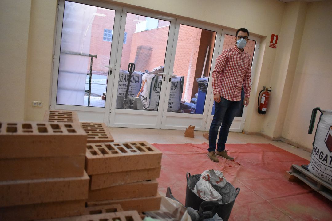 El concejal de Urbanismo de Petrer, Fernando Portillo en las obras de la Biblioteca Poeta Enrique Amat El concejal de Urbanismo de Petrer, Fernando Portillo en las obras de la Biblioteca Poeta Enrique Amat