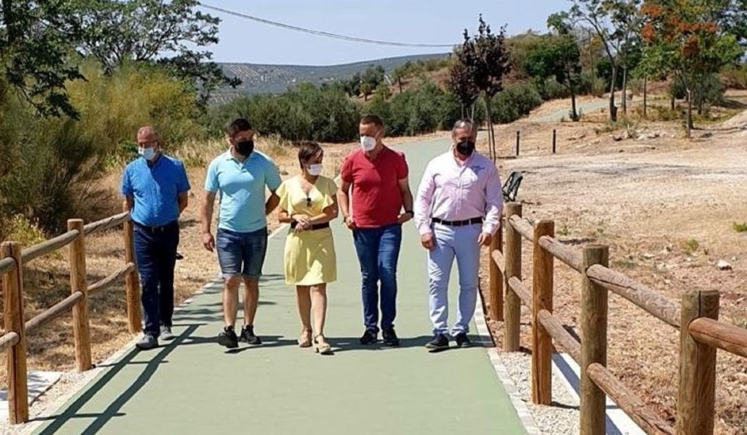 Momento del recorrido por el Carril Bici y Paseo Peatonal de Huelma Momento del recorrido por el Carril Bici y Paseo Peatonal de Huelma
