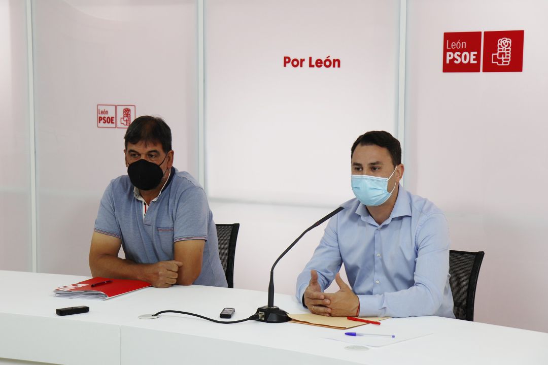 Cendón ha comparecido junto al alcalde de Garrafe Cendón ha comparecido junto al alcalde de Garrafe