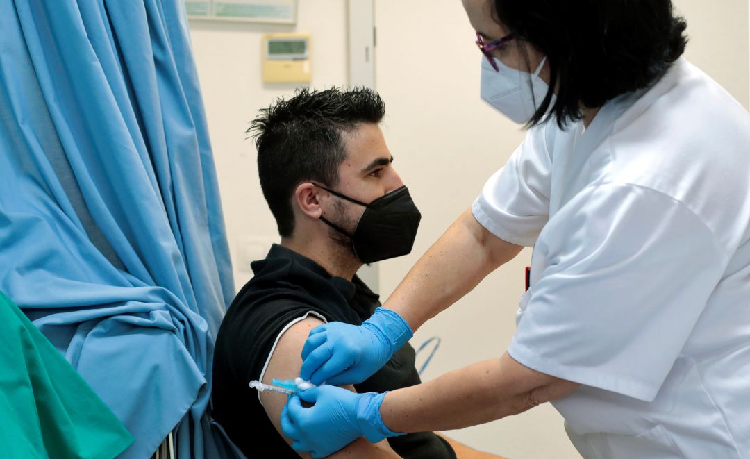 El 67,6% de la población a vacunar, han recibido ya una dosis de la vacuna contra el coronavirus. El 67,6% de la población a vacunar, han recibido ya una dosis de la vacuna contra el coronavirus.