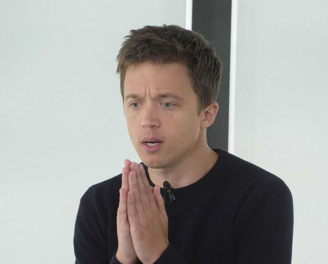 Íñigo Errejón denuncia en redes otra agresión homófoba a un joven por parte de su compañero de trabajo. Íñigo Errejón denuncia en redes otra agresión homófoba a un joven por parte de su compañero de trabajo.