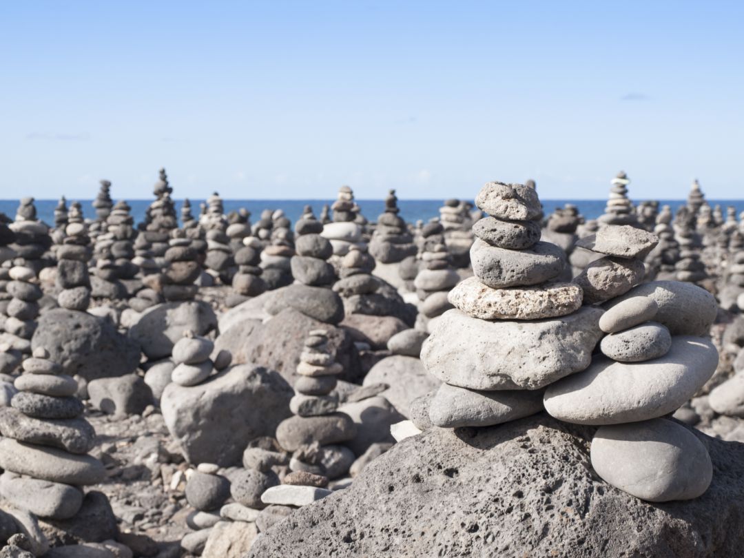 Por qué no debes apliar piedras en la playa o la naturaleza. Por qué no debes apliar piedras en la playa o la naturaleza.