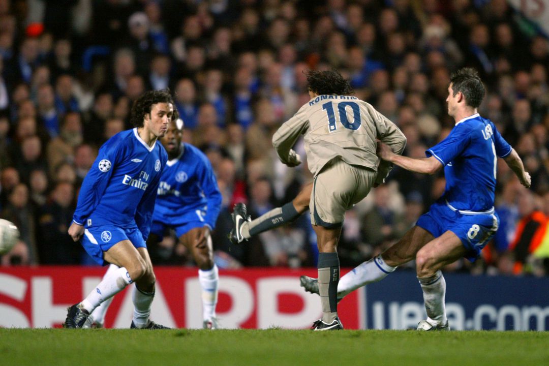 Gol de Ronaldinho en Stamford Bridge Gol de Ronaldinho en Stamford Bridge