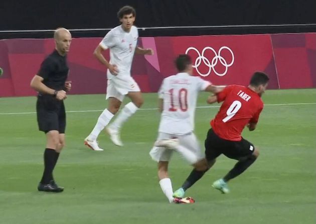 El tobillo maltrecho de Ceballos durante el Egipto - España El tobillo maltrecho de Ceballos durante el Egipto - España