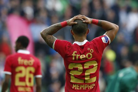 Memphis Depay con "Memphis" en la camiseta durante un partido del PSV en 2013 Memphis Depay con "Memphis" en la camiseta durante un partido del PSV en 2013