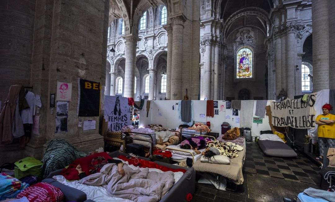 Los inmigrantes de Bruselas tras 59 días en huelga de hambre. Los inmigrantes de Bruselas tras 59 días en huelga de hambre.