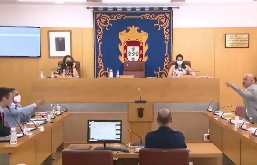 Bronca entre los diputados del PSOE y Vox en la Asamblea de Ceuta Bronca entre los diputados del PSOE y Vox en la Asamblea de Ceuta