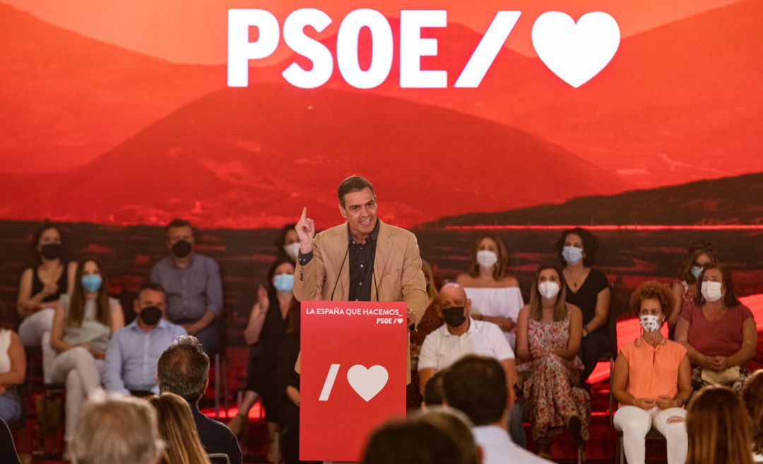 El secretario general del PSOE y presidente del Gobierno, Pedro Sánchez, durante su intervención en un acto de partido. El secretario general del PSOE y presidente del Gobierno, Pedro Sánchez, durante su intervención en un acto de partido.