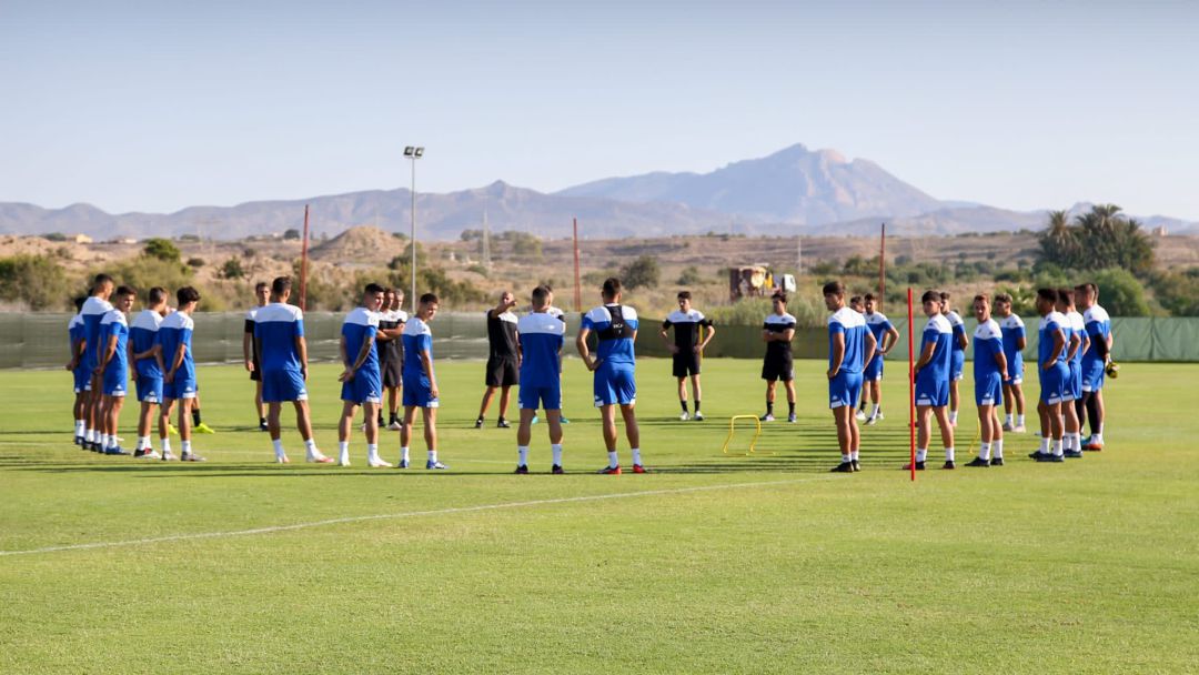 Fotografía del primer entrenamiento del Hércules CF en Fontcalent Fotografía del primer entrenamiento del Hércules CF en Fontcalent