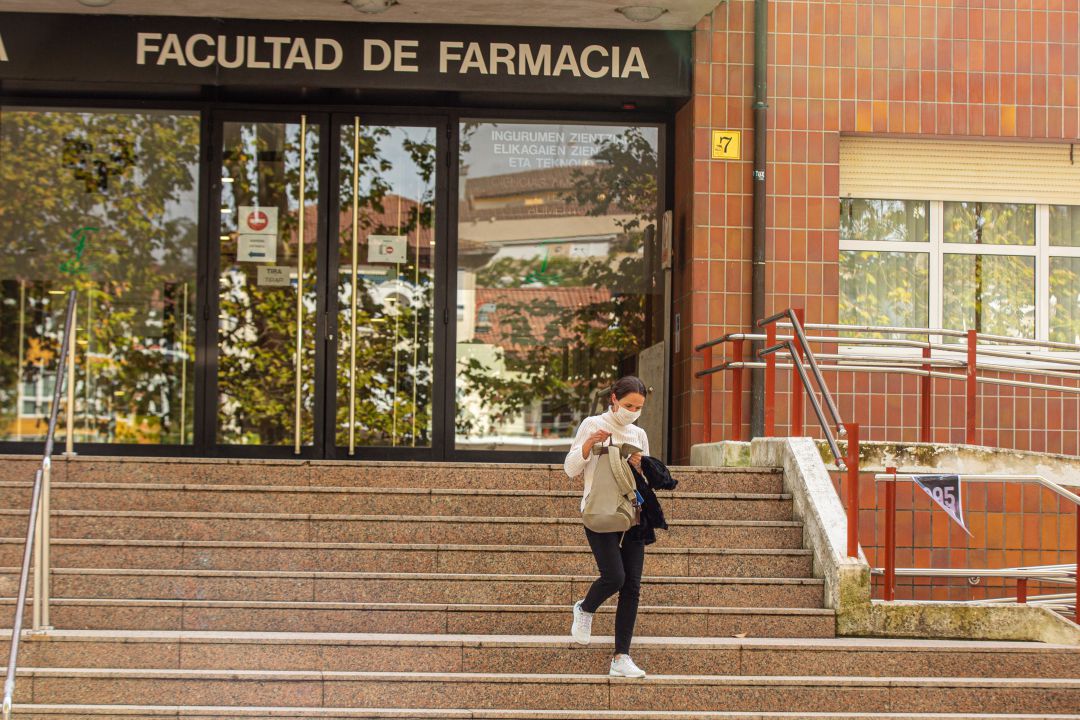 Ese acuerdo fue adoptado en el último Consejo de Gobierno antes del verano y figura en el protocolo que regula el cambio de nombre cuando este no coincida con el legal del que se ha dotado la institución académica Ese acuerdo fue adoptado en el último Consejo de Gobierno antes del verano y figura en el protocolo que regula el cambio de nombre cuando este no coincida con el legal del que se ha dotado la institución académica
