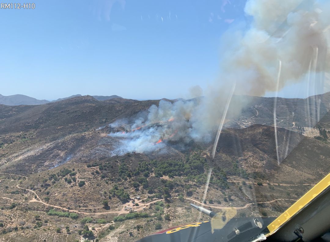 El incendio visto desde uno de los helicópteros El incendio visto desde uno de los helicópteros